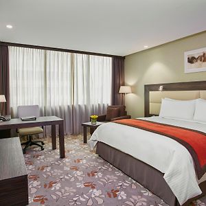 Diplomatic King Suite